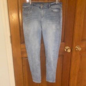 Wallflower women’s skinny high-rise jeans